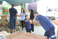 بالصور: استكمال مشروع الطرود الغذائية في جمعية يافا بتوزيع 100 طرد اضافي 